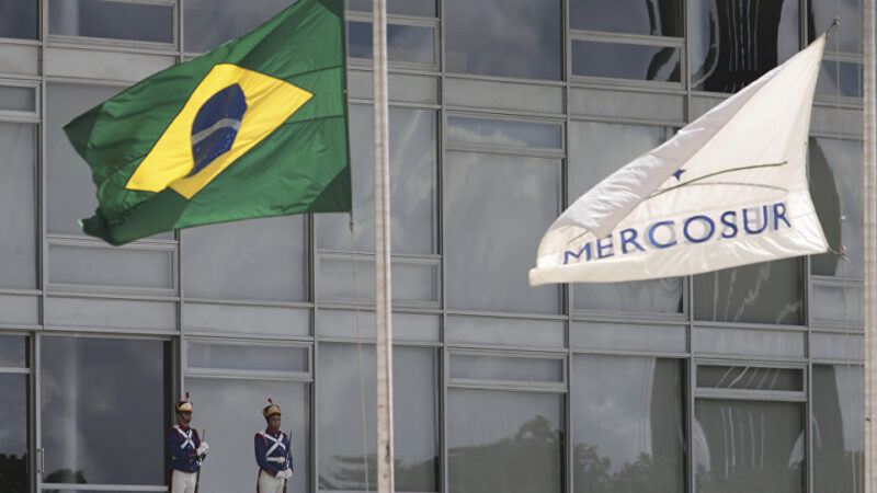 Se Argentina fechar a economia, o Brasil sai do Mercosul, diz Guedes
