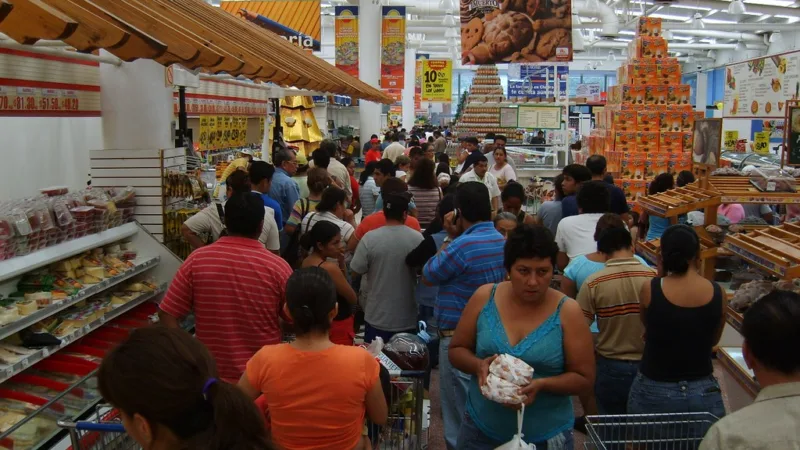 Intenção de consumo das famílias cai 1,7% em julho ante o último mês