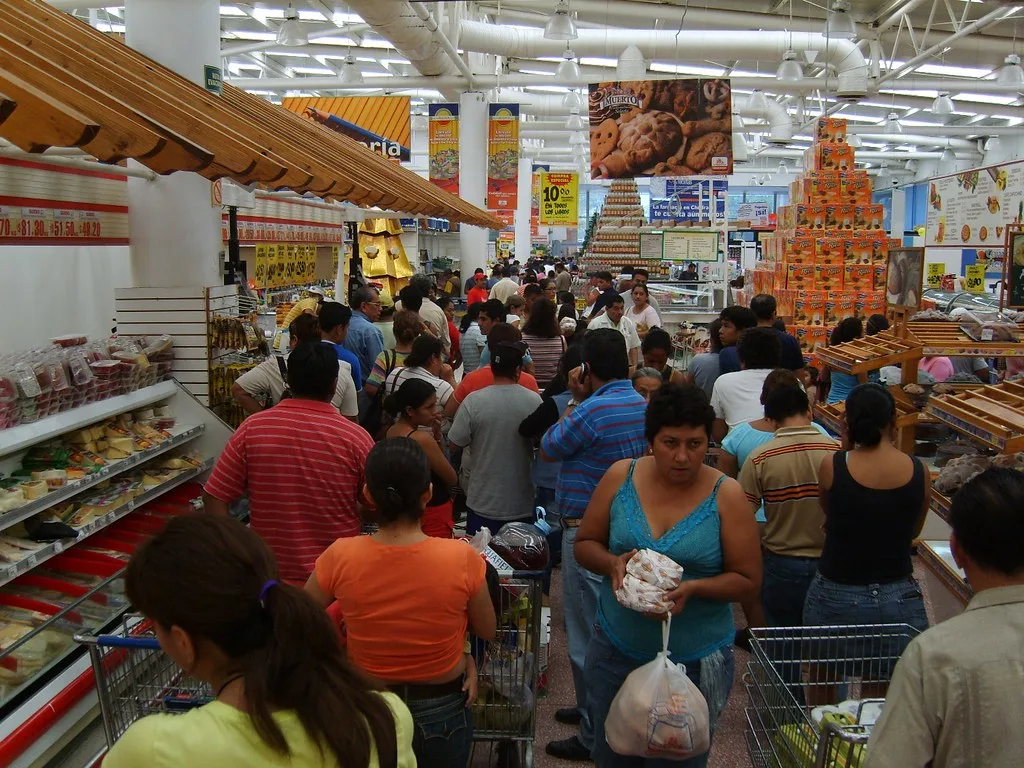 Intenção de consumo das famílias cai 1,7% em julho ante o último mês