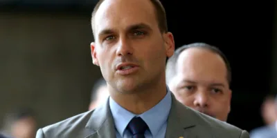 Oposição tem estratégias para impedir Eduardo Bolsonaro como embaixador