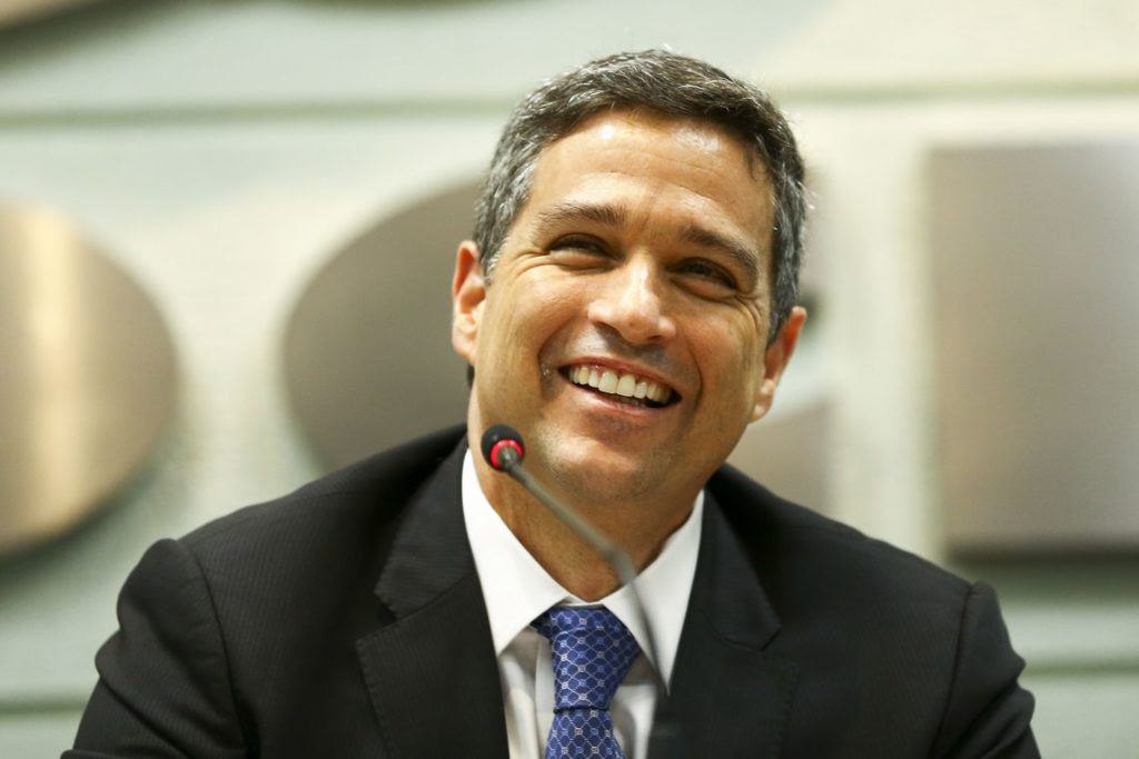 Campos Neto diz que momento exige cautela na política monetária