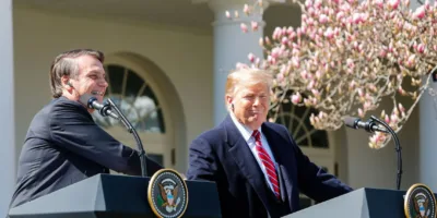 Coronavírus: Trump diz que Brasil vive surto da doença