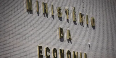 Governo decide o bloqueio de R$ 1,4 bilhão do orçamento