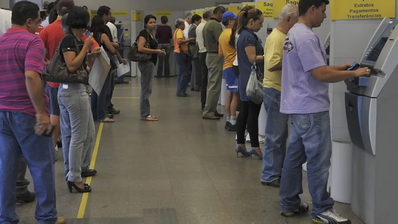 Serviços dos bancos subiram o dobro da inflação em dois anos, diz Idec