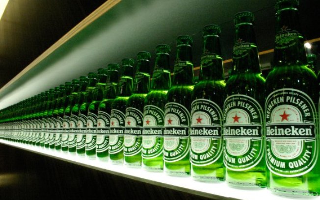 Heineken faz recall de garrafas long neck por risco de cortes