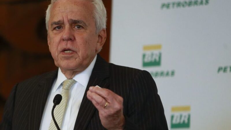 O governo não está desmontando a Petrobras, afirma Castello Branco