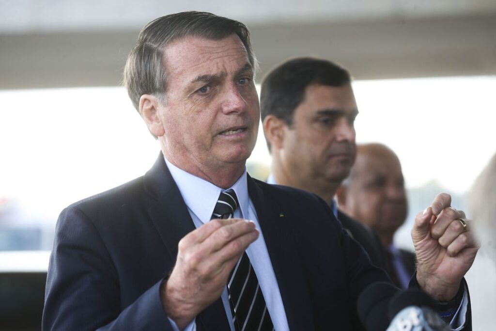Bolsonaro: Brasil está na iminência de reabrir o comércio