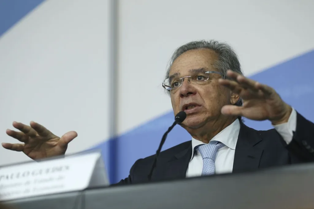 Podemos fazer três ou quatro privatizações no segundo semestre, diz Guedes