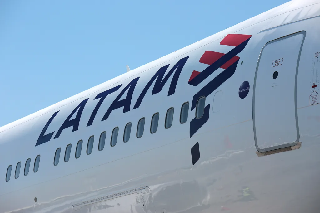 A Latam poderá negociar com o SNA após seus aeronautas aceitarem o início das conversas sobre a redução permanente dos salários.