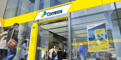 Correios deve ser privatizado sem fragmentação e com venda de controle; entenda