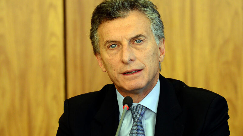 Peso argentino registra queda de 22% após derrota do presidente Macri