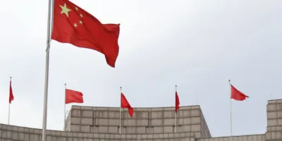 Huawei não contratará mais americanos; economia chinesa pode ser abalada