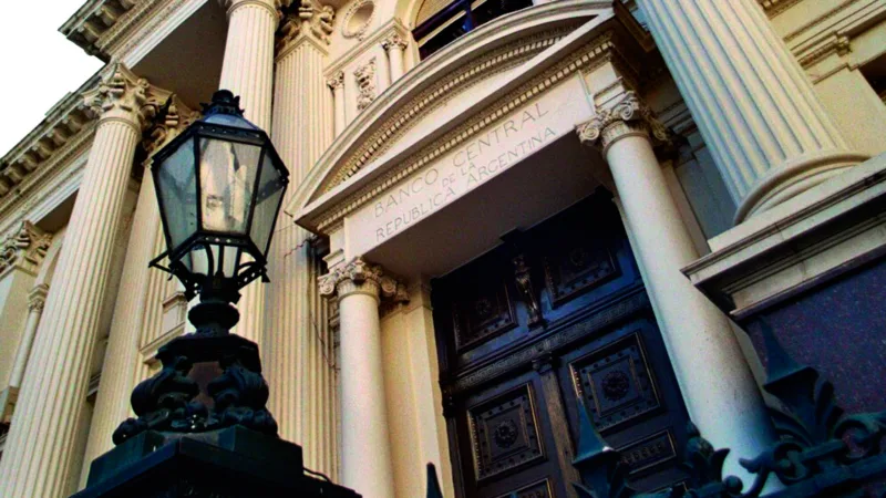 Bancos da Argentina venderão dólar para tentar estabilizar o câmbio