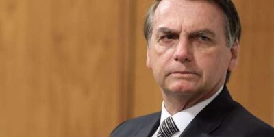 Bolsonaro: pedido de impeachment será protocolado hoje, diz senador