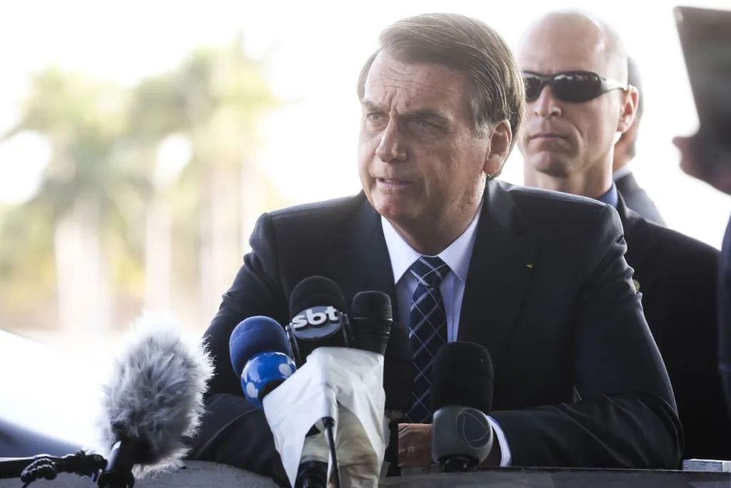 Coronavoucher: Bolsonaro volta a criticar permanência do auxílio