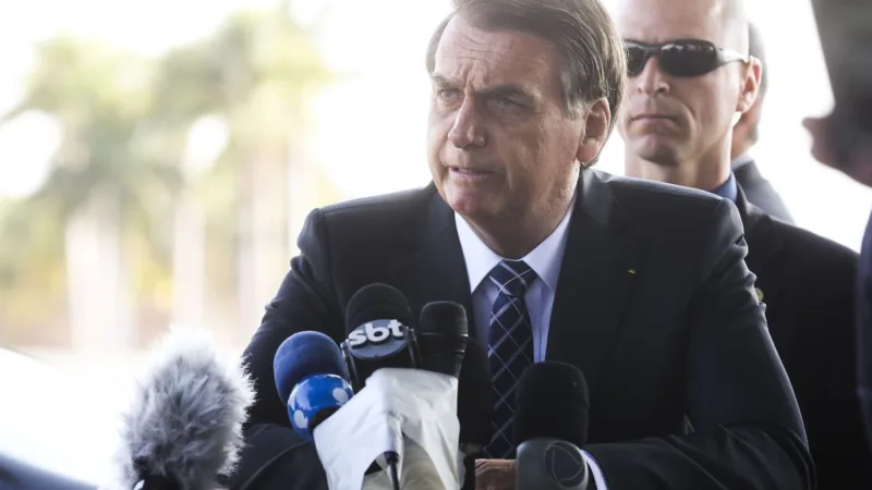 Coronavoucher: Bolsonaro volta a criticar permanência do auxílio