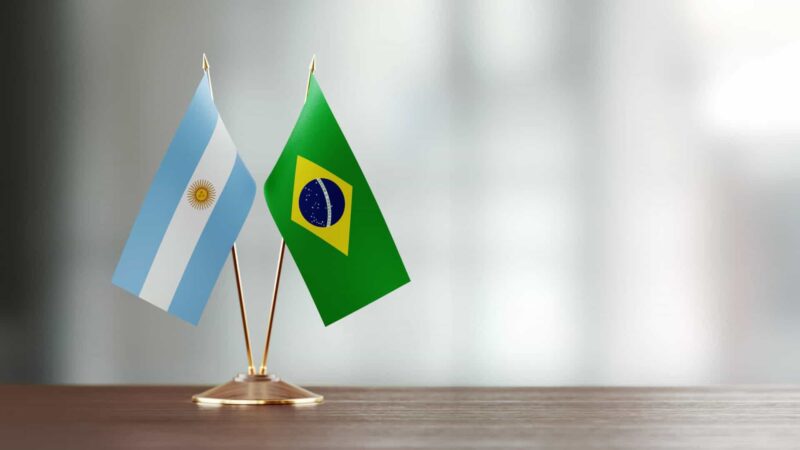 Argentina e Brasil fazem acordo automotivo que prevê livre-comércio em 10 anos