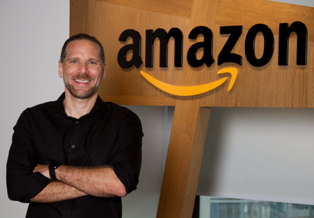 A operação da Amazon (AMZO34) no Brasil perdeu um dos seus principais executivos. Alex Szapiro irá para o SoftBank.
