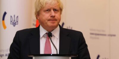 Boris Johnson afirma estar mais contido em declarações sobre Brexit