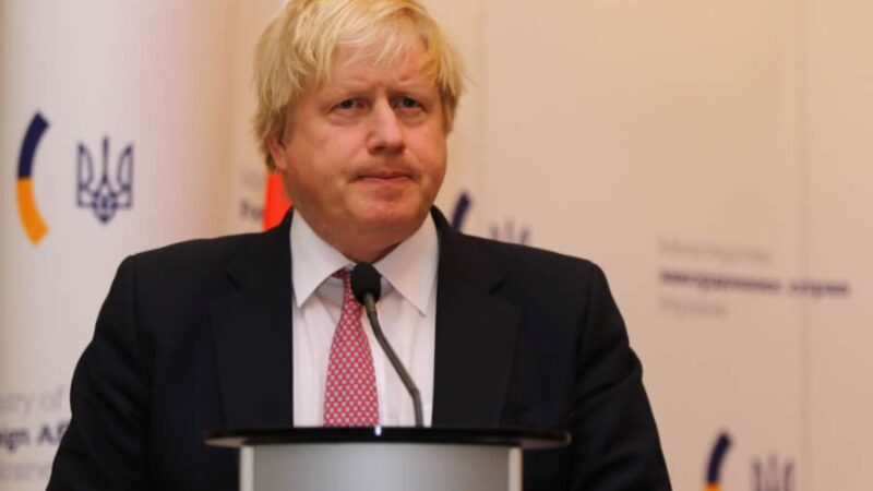 Boris Johnson pede para britânicos não quebrarem medida de isolamento social