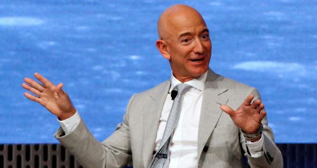 O fundador da Amazon (AMZO34), Jeff Bezos