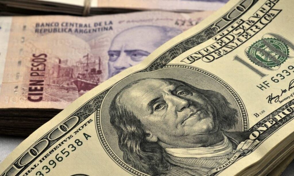 Por volta das 9h10, o dólar operava em alta de 0,206%, negociado a R$ 5,5382.