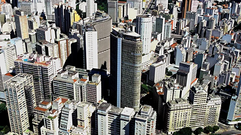 Aluguel ficou 4% mais caro em 2021, revela FipeZap; SP tem queda de 1% na contramão
