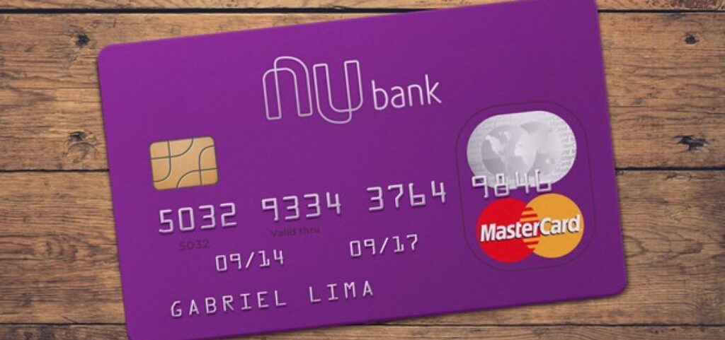 O Nubank estuda acabar com o rotativo do cartão de crédito e transformá-lo em parcelado com juros menores
