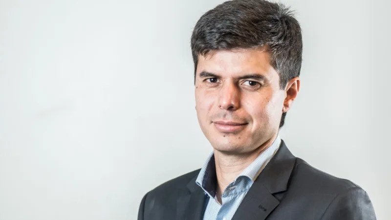 Magazine Luiza (MGLU3): acionistas convocam assembleia sobre CEO, após pedido de fundadores do Kabum; ações caem no Ibovespa