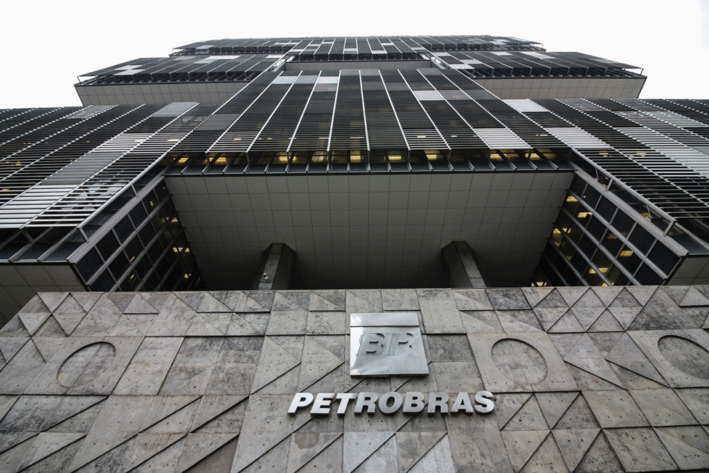 A Petrobras informou seus acionistas e ao mercado em geral que pagará, em 1º de setembro, R$ 601,65 milhões em proventos.