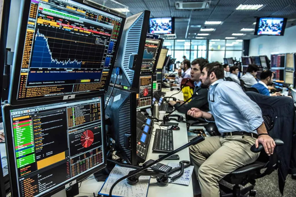 Ibovespa opera em alta com vacinação no Reino Unido e inflação no radar