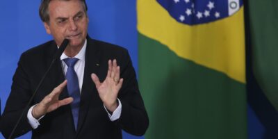 Jair Bolsonaro anuncia isenção de visto para chineses