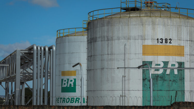 Petrobras (PETR3) elevará em 12% o preço da gasolina em refinarias