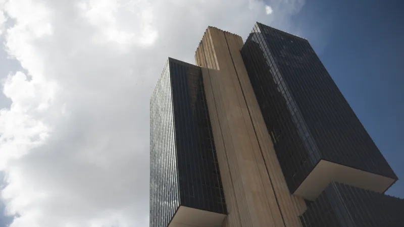 BC registra perda de R$ 3,692 bilhões com operações de swap em abril