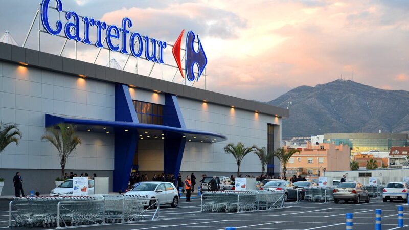 Carrefour nega estar avaliando a compra de rival francês
