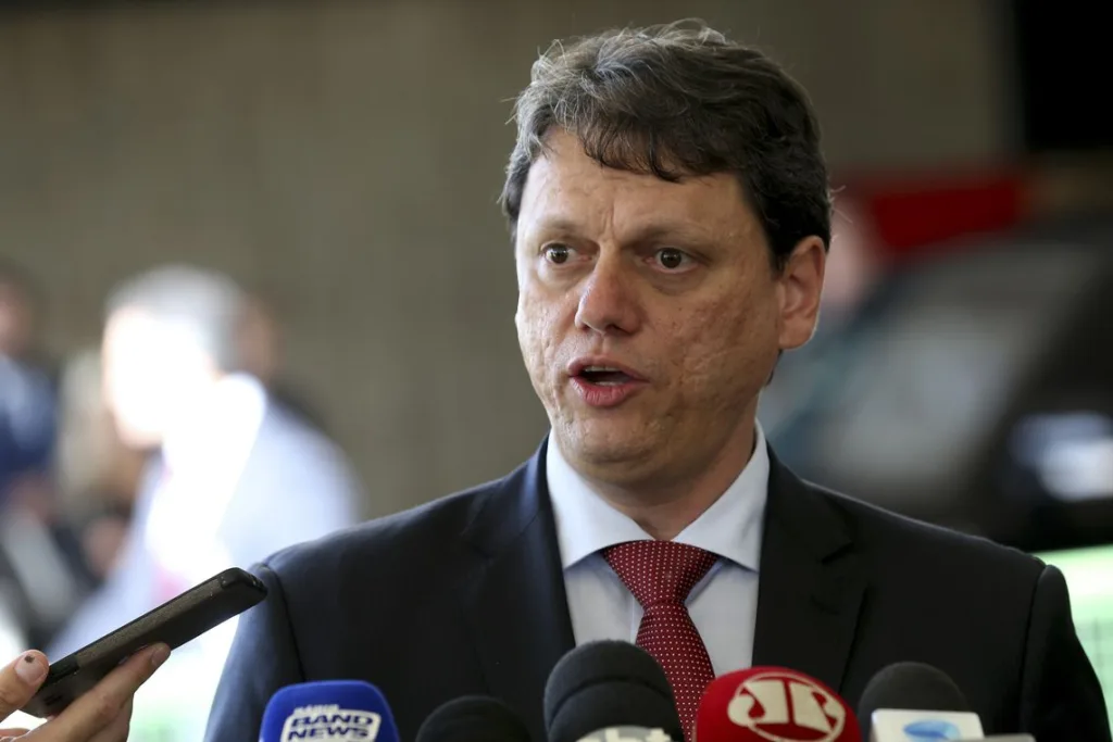 Governo leiloará sete concessões de rodovias em 2020, diz ministro