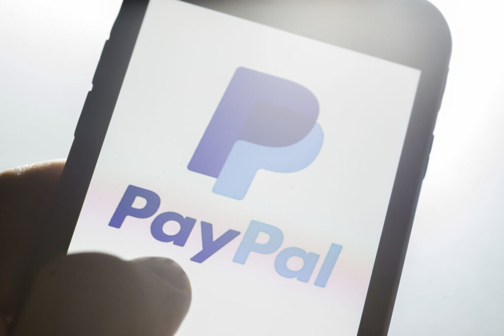 Anúncio do PayPal entoa movimentos recentes de companhias como a Amazon, que estudam possibilidade de adesão das critptomoedas em seus meios de pagamento - Foto: Divulgação/PayPal