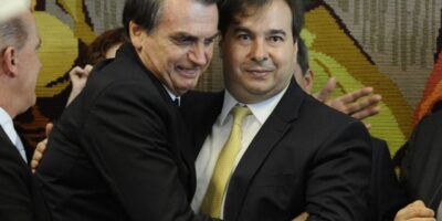 Maia e Bolsonaro debatem divisão de recurso do leilão do pré-sal
