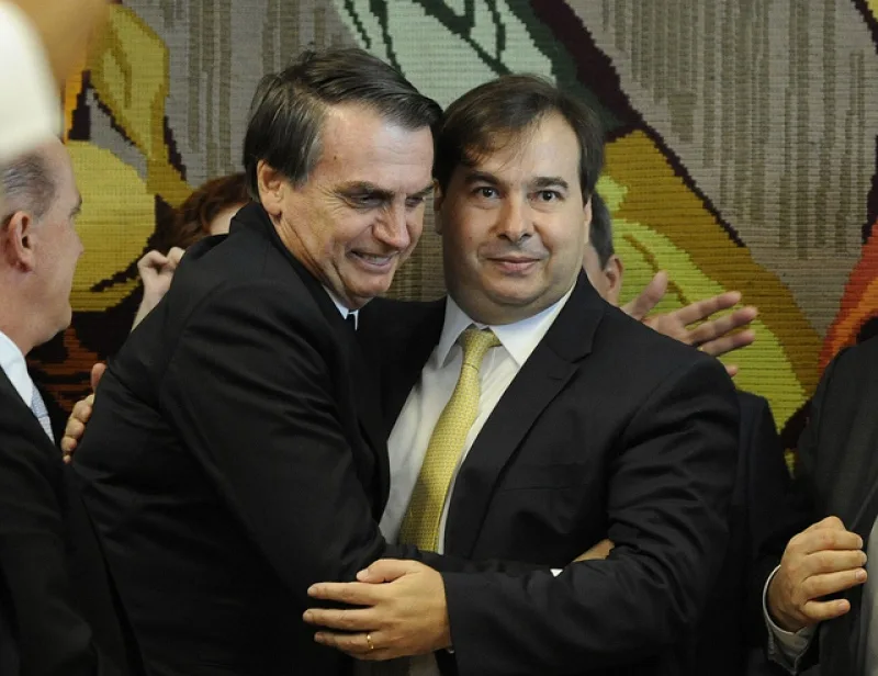 Grandes privatizações não serão realizadas pelo governo Bolsonaro, diz Maia