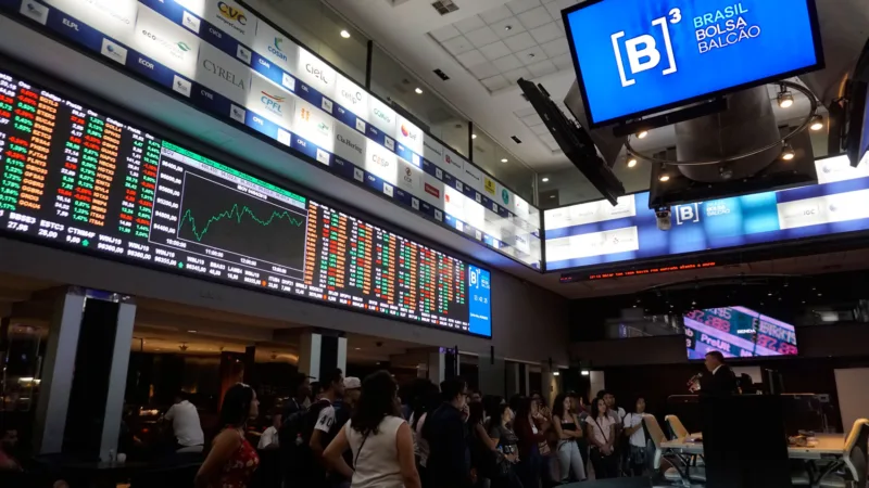 B3 (B3SA3): em dois meses, 400 mil investidores entraram na bolsa