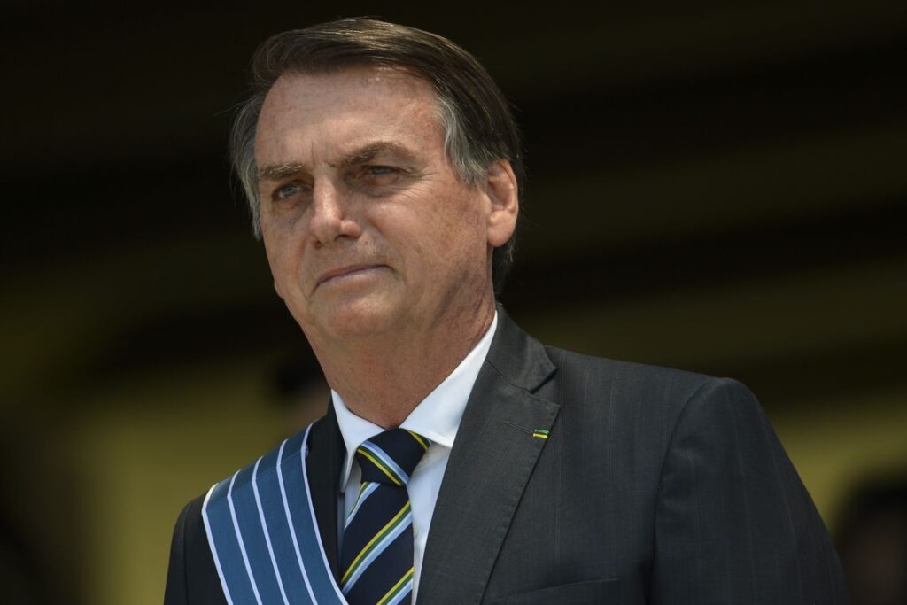 O presidente da República, Jair Bolsonaro, afirmou nessa terça-feira (18) que vai estudar a reforma administrativa a "noite toda de hoje".