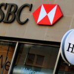 a Bolsa de Londres, às 10h15 (horário de Brasília) a ação do HSBC caía 4,83% e a do Standard Chartered recuava 5,01%