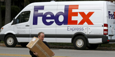 FedEx estuda possível aliança com os Correios no Brasil