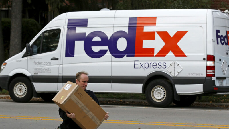 FedEx estuda possível aliança com os Correios no Brasil