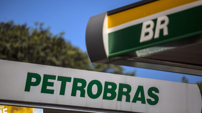 Petrobras comunica que BNDES venderá 611,8 mi de suas ações