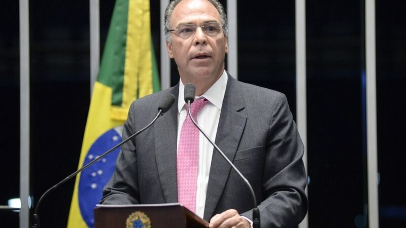 Guedes está preocupado com desidratação da Previdência, diz senador