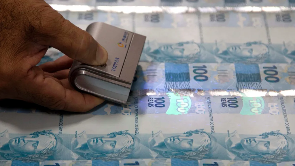 Imprimindo dinheiro: BC antecipa pedido de produção de R$ 9 bi