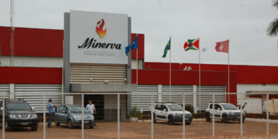 Minerva opera em queda na bolsa após captação de R$ 1 bi em oferta de ações