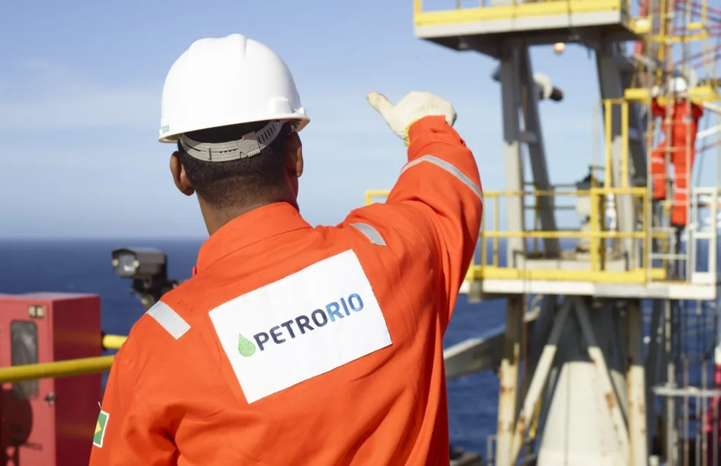 PRIO (PRIO3): Valorização compensa ausência de dividendos? Veja quando rendem R$ 10 mil investidos