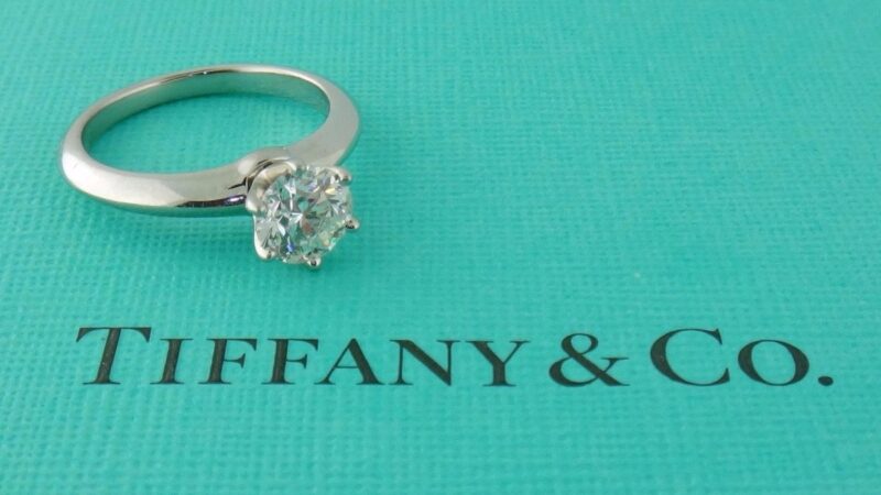 Compra da Tiffany pela dona da Louis Vuitton é aprovada pelos acionistas